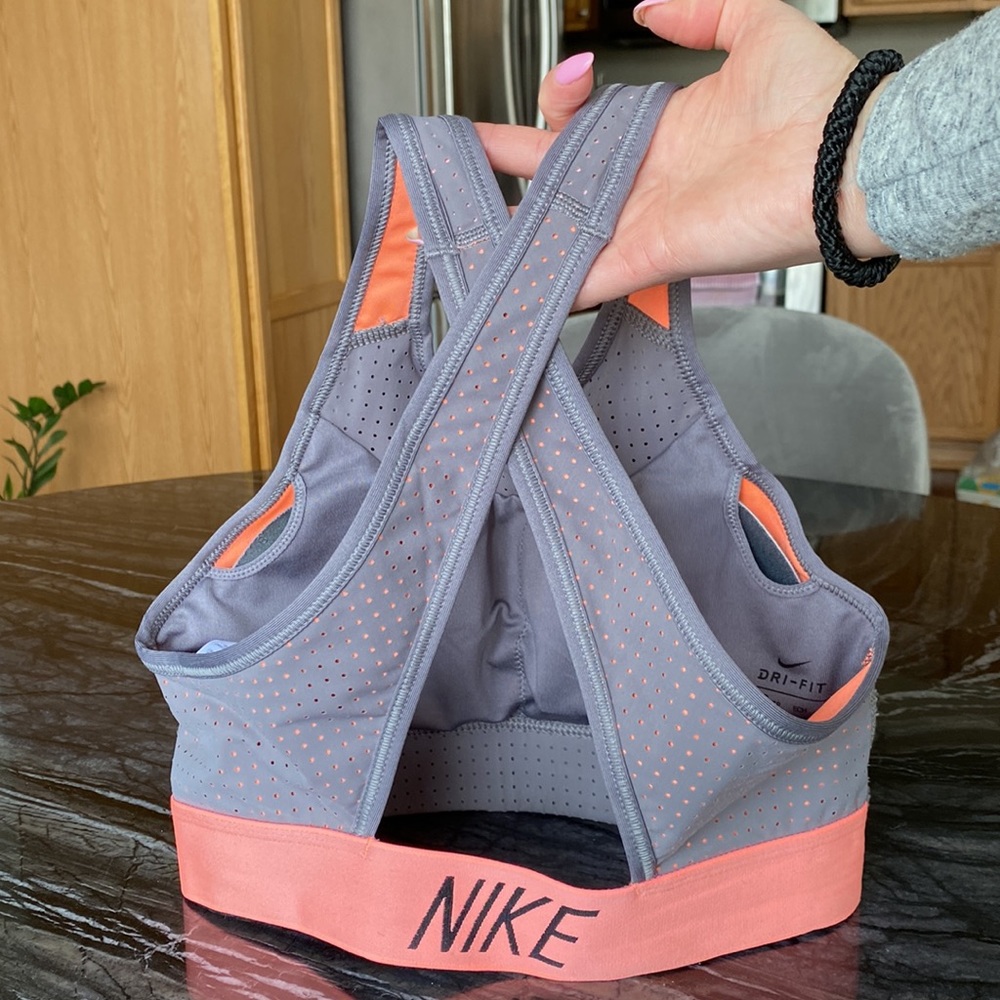 Nike - Picture 4 of 9